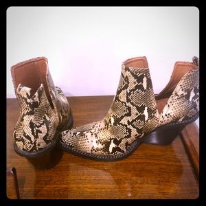 Jeffery Campbell boots size 9 . Never been worn